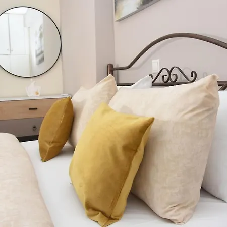 Modern Balcony & Free Parking Apartment *