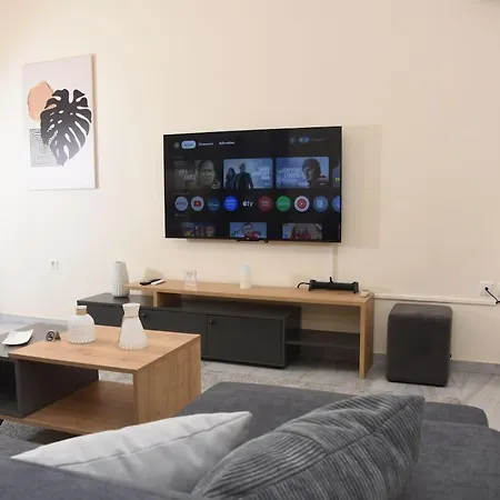 Modern Balcony & Free Parking