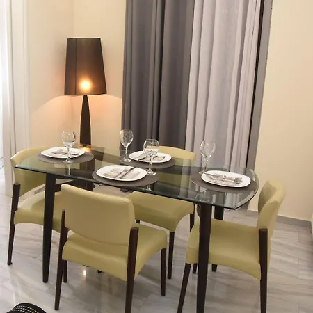 Modern Balcony & Free Parking *