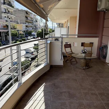 Modern Balcony & Free Parking *