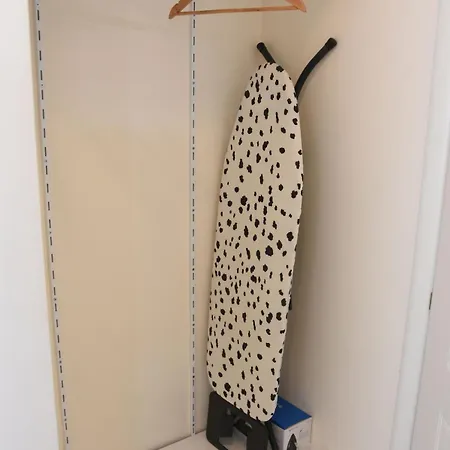 Modern Balcony & Free Parking דירה