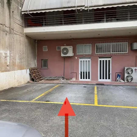 Modern Balcony & Free Parking Apartment