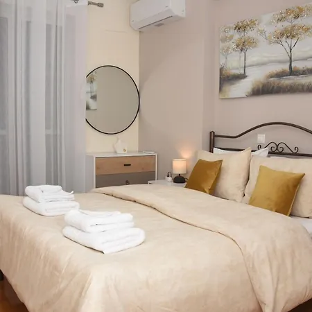 Modern Balcony & Free Parking *