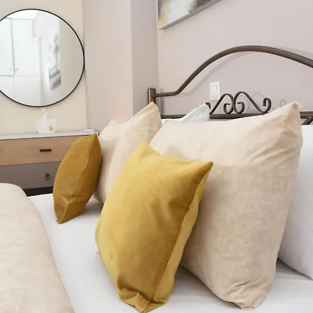 Modern Balcony & Free Parking