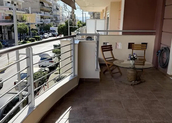 Modern Balcony & Free Parking *