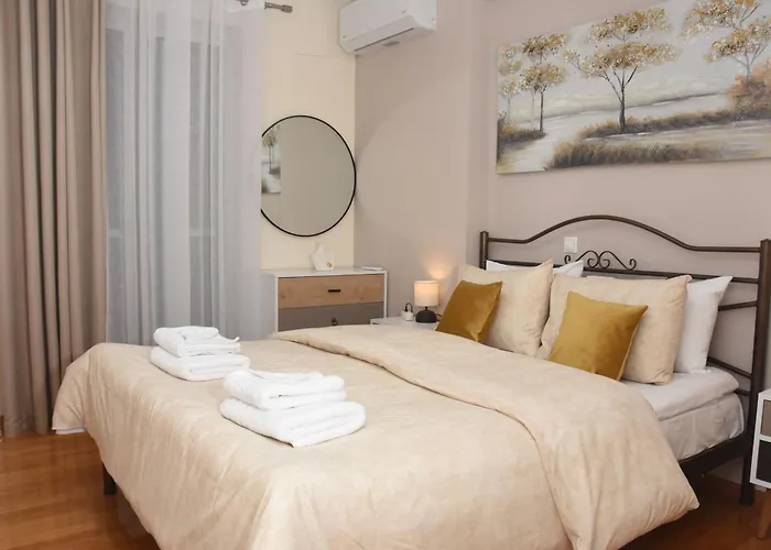 Modern Balcony & Free Parking *